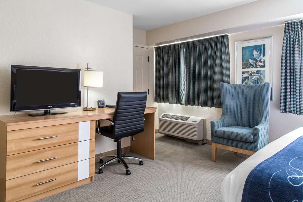 Comfort Suites Seven Mile Beach George Town Rom bilde